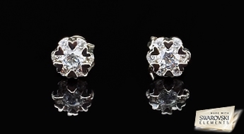 Маленькие снежинки с волшебным блеском кристаллов Swarovski Elements™, идеально украсят ваши ушки!