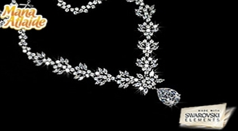 Лучше подарка не найти! Колье "Сказочный Цветок" имеет обворажительный дизайн и украшено прозрачными кристаллами Swarovski Elements™.