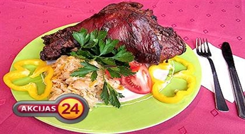Кафе Aleks Lukss предлагает вкусную свиную рульку в гарнире с тушеной капустой!