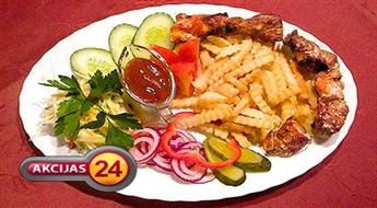 Отведай вкусный шашлык из свинины с картошкой фри вместе с вкусным салатом со скидкой 32%, за 2.73 Ls!