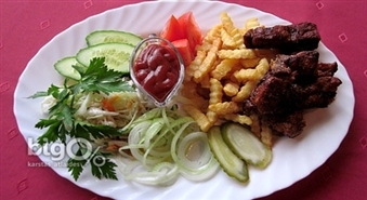 Отведай вкусный шашлык из свинины с картошкой фри вместе с вкусным салатом со скидкой 30%, за 2.73 Ls!