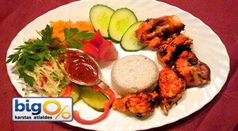 Отведай вкусный куриный шашлык с рисом вместе с вкусным салатом!