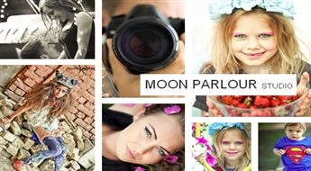 1h ilga profesionāla fotosesija (līdz 4 cilvēkiem) fotostudijā Moon Parlour vai Ziedoņdārzā ar 75% atlaidi!