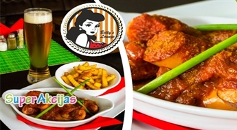 Настоящая Берлинская колбаска Currywurst с кортошкой фри и салатом  в "Betty Page”!