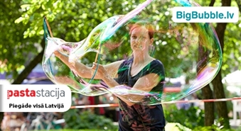 BigBubble.lv: milzu burbuļu pūšamais komplekts (kociņi + 2 pudeles burbuļu šķidruma koncentrāta) - 60%