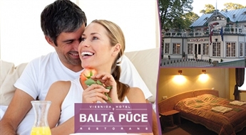 Rudenīga atpūta diviem Jūrmalas viesnīcā Baltā Pūce: nakšņošana mājīgā numuriņā + vakariņas + brokastis - 51%