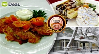 Вкуснятина! Картофельные блины с лососем или клубничное тирамису в кафе Pegasa pils в самом сердце Юрмалы!