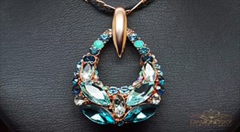 Kulons "Mirdzošais Raksts (Aquamarine Blue)" ar Swarovski™ kristāliem