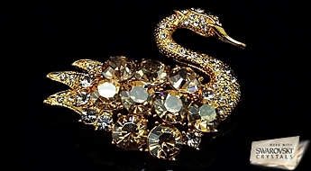 Broša "Zelta Gulbis" ar Swarovski™ kristāliem