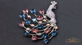 Broša "Pasaku Pāvs" ar Swarovski™ kristāliem