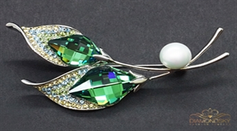 Broša "Kristālzars IX (Fern Green)" ar Swarovski™ kristāliem