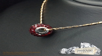 Kulons "BeCharmed Pavé (Fuchsia)" ar Swarovski™ kristāliem