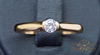 Klasisks skaistums! Elegants zelta gredzens (585.prove) ar klasisku dizainu, kurš ir rotāts ar nevainojamu fianītu.