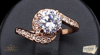 Обоятельное позолоченное кольцо “Каридис” в оправе из Австрийских кристаллов Swarovski™.