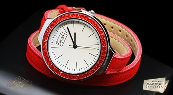 Moderns apzeltīts pulkstenis "Luksers" ar inkrustāciju no 45 Swarovski™ kristāliem.