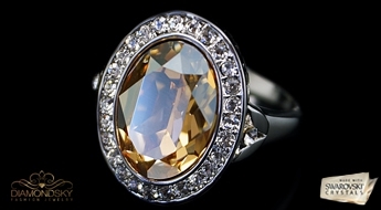 Apbrīnojams apzeltīts gredzens "Saules Šķautne" ar saules krāsas Swarovski™ kristāliem.