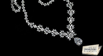 Лучше подарка не найти! Колье "Сказочный Цветок" имеет обворажительный дизайн и украшено прозрачными кристаллами Swarovski Elements™.