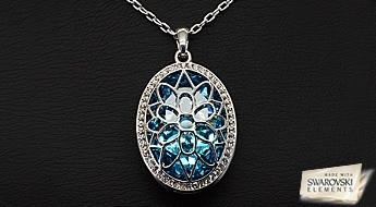 Позолоченный кулон “Кристальная Темница”, с небесно-голубым кристаллом Swarovski Elements™ в интересной оправе.