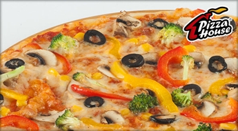 Viena no sulīgajām (30 cm) Pizza House picām - "Zemnieku", "Klasiskā" vai "Veģetārā" ar 50% atlaidi!