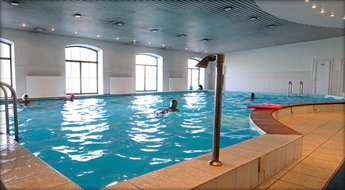 Relaksējošs baseina un saunas apmeklējums pašā pilsētas centrā ar 50% atlaidi!
