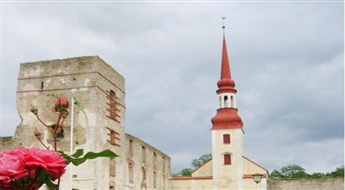 Поездка на праздник замка Пыльтсамаа, с дегустацией вина и посещением Дня роз c 57% Скидкой за 12,49Ls