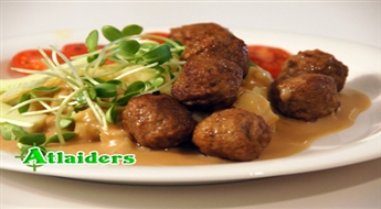 Отличное предложение для обеда! Финские мясные шарики с пюре, соусом, соленым огурцом и джемом в финском баре Karjala Bar - всего за 2,25 лата!
