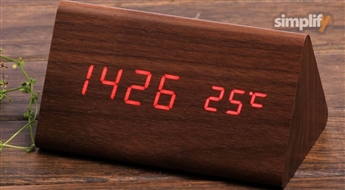 Электронные часы в деревянном корпусе