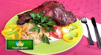 Кафе Aleks Lukss предлагает вкусную свиную рульку в гарнире с тушеной капустой!