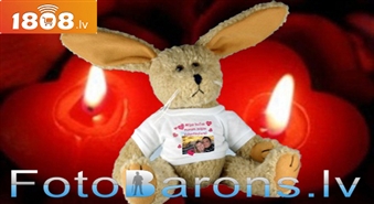 Sirsnīgs uzmanības apliecinājums Valentīna dienā! Rotaļu zaķis ar personalizētu apdruku no salona MINOLTA DĀVANU DARBNĪCAS ar 60 % atlaidi