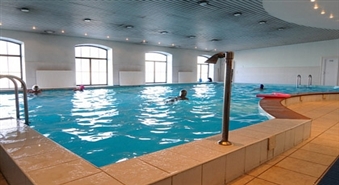 Baseina un sauna apmēklēšana atpūtas un sporta centrā "Tev"  ar 50% atlaidi, tikai par 2.49 Ls. Ūdens temperatūra baseinā ir 28 ˚С, gaisa temperatūra 32˚С