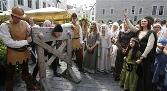 Vienas dienas ekskursija iuz Tallinu, Viduslaiku tradīcijas mūsdienu pilsētā ar 50 % atlaidi
