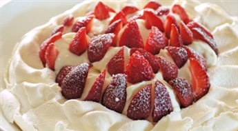 Restorāns Jugend (Liepāja): gaisīgā kūka "Pavlova" + tasīte aromātiskās Lavazza kafijas - 59%