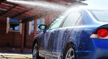 Auto Majors: automašīnas virsbūves mazgāšana + pārklāšana ar vasku + paklājiņu tīrīšana -50%