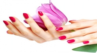 Klasiskais manikīrs ar gēla laku “Gelish”, kas turās  līdz 3 nedēļām ar 62 % atlaidi!