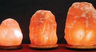 VISA LATVIJA: SĀLS KRISTĀLA LAMPA (15-20 cm, 2.5-3 kg) ar 30% atlaidi
