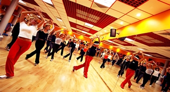 Iedejo pavasarī lieliskā garastāvoklī: Solo deju fitness + pirts + baseins deju studijā ESTĒTIKA ar 60% atlaidi