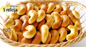 Вкусное лакомство  – 20 пирожков со шпеком от кафе „Strelīcija” всего за 4.20 Eur!