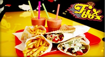Vasara gardēžiem: 2 sulīgi kebabi, 2 kraukšķīgo frī kartupeļu porcijas un 2 auksti saldējuma kokteiļi ar 50% atlaidi