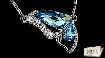 Очень красивый кулон с романтичным дизайном в виде крыла бабочки из кристаллов Swarovski™.