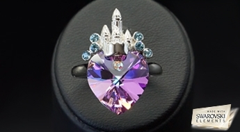 Sudraba gredzens, 925-tās proves "Gaisa Pils" ar neticami spilgtiem  Swarovski™ kristāliem sirsniņas veidā.