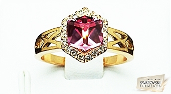 Яркое кольцо “Камелия” с золотым напылением (18KGP) и красивым кристаллом Swarovski Elements™ в оправе из Австрийских фианитов!