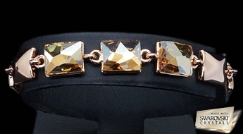 Apzeltīta rokassprādze "Karmena" inkrustēta ar Swarovski™ kristāliem medus krāsā.