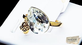 Apzeltīts gredzens "Skrets" ar interesantu dizainu un Swarovski™ kristālu.