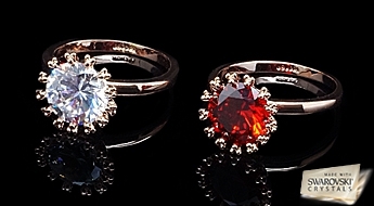 Izsmalcināts gredzens "Mērija Džeina" ar apbrīnojumu savā skaistumā Swarovski Elements kristālu.