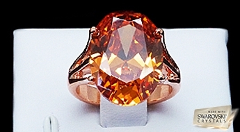 Удивительно-красивое позолоченное кольцо “Титан” с большим кристаллом Swarovski™ золотистого цвета.