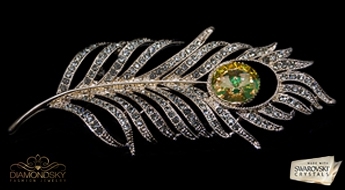 Элегантная позолоченная брошь “Кристальная Ветвь II” с кристаллами Swarovski™ в оправе из Австрийских фианитов.