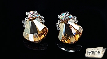 Сверкающие позолоченные сережки “Кристалина III” с красивыми кристаллами Swarovski Elements™ прозрачного цвета.