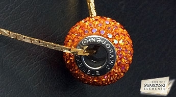 Košs jaunums! Skaists kulons “BeCharmed Pavé” ar Swarovski pērlīti no kolekcijas BeCharmed.