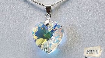 Классическая романтика! Кулон с кристаллом Swarovski Elements™ в виде сердца, в позолоченной оправе и с красивой цепочкой.