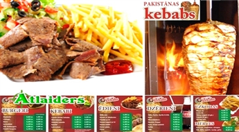 Большой и вкусный куриный или говяжий MIX GIROSS с салатом и фри картошкой на месте или с собой в "Pakistānas Kebabs" – всего за 1,25 лата!